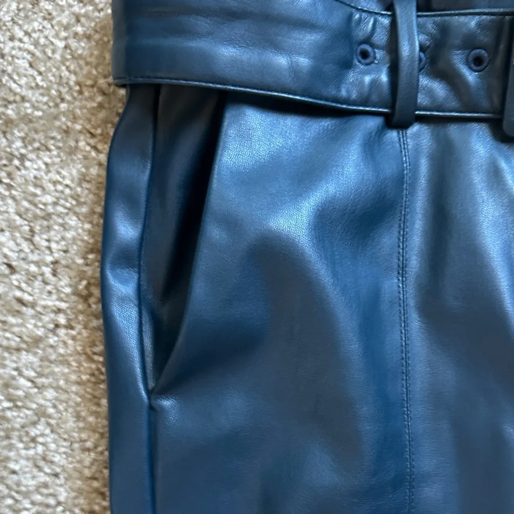 Ann Taylor Midnight Blue Cropped Pants with Belt - Picture 4 of 5